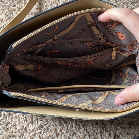 Purse - Picture 2 of 3